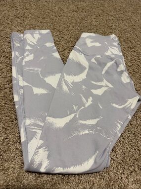 Gray/Lavender & White Abstract Print Leggings